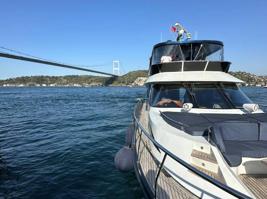 Sealine 65 cruising on the Bosphorus during a stylish Turkey Bosphorus cruise.